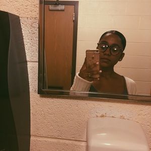 Meet your Posher, Maya